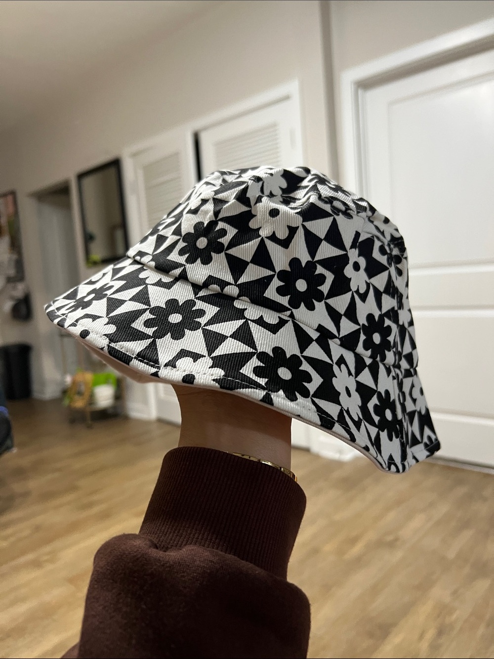 Black & White Floral Pattern Bucket Hat